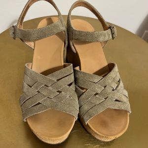 Lightly worn Ugg sandals